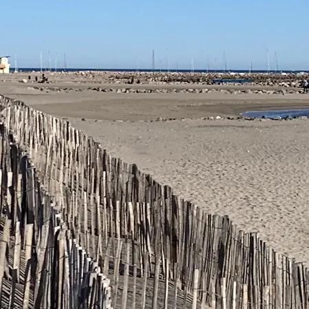 펜션 Villa Plage Les Pieds Dans L'Eau 프롱티냥