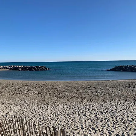 펜션 Villa Plage Les Pieds Dans L'Eau 프롱티냥