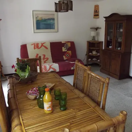 펜션 Villa Plage Les Pieds Dans L'Eau 프롱티냥